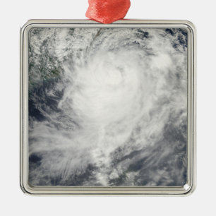 Typhoon Morakot över Taiwan Julgransprydnad Metall