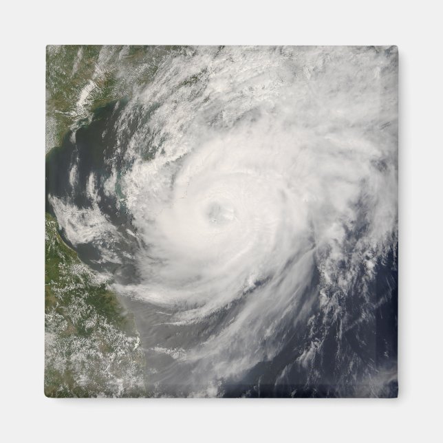Typhoon Neoguri närmar sig China Magnet (Framsidan)