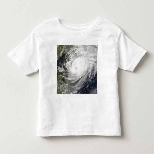 Typhoon Neoguri närmar sig China T Shirt (Framsida)
