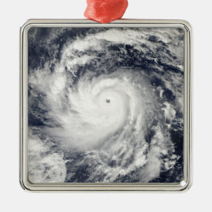Typhoon Nida i Stilla havet Julgransprydnad Metall
