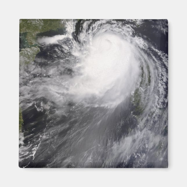 Typhoon Nuri närmar sig China Magnet (Framsidan)