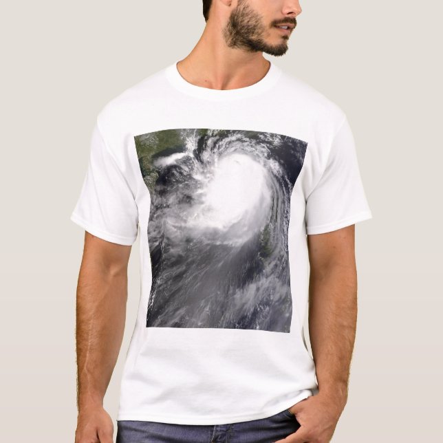 Typhoon Nuri närmar sig China T-shirt (Framsida)