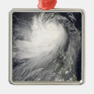 Typhoon Nuri över de filippinska öarna Julgransprydnad Metall