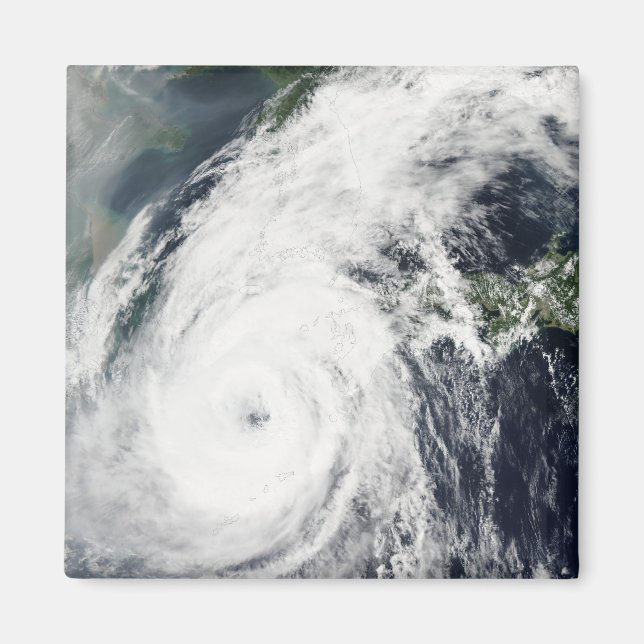 Typhoon Rusa 2 Magnet (Framsidan)