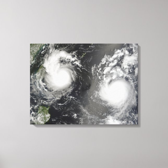 Typhoon Saomai och Tropical Storm Bopha Canvastryck (Framsida)