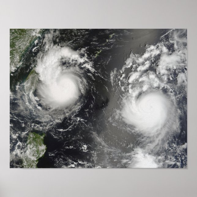 Typhoon Saomai och Tropical Storm Bopha Poster (Framsidan)