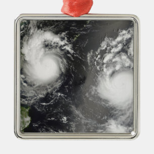 Typhoon Saomai och tropisk storm Bopha Julgransprydnad Metall