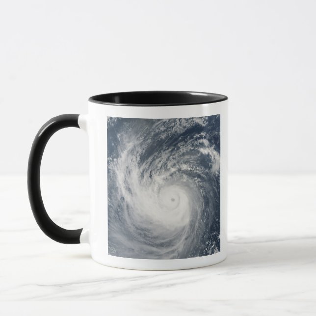 Typhoon Taim Mugg (Vänster)