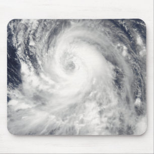 Typhoon Tingting över den nordliga Marianaen Isla Musmatta