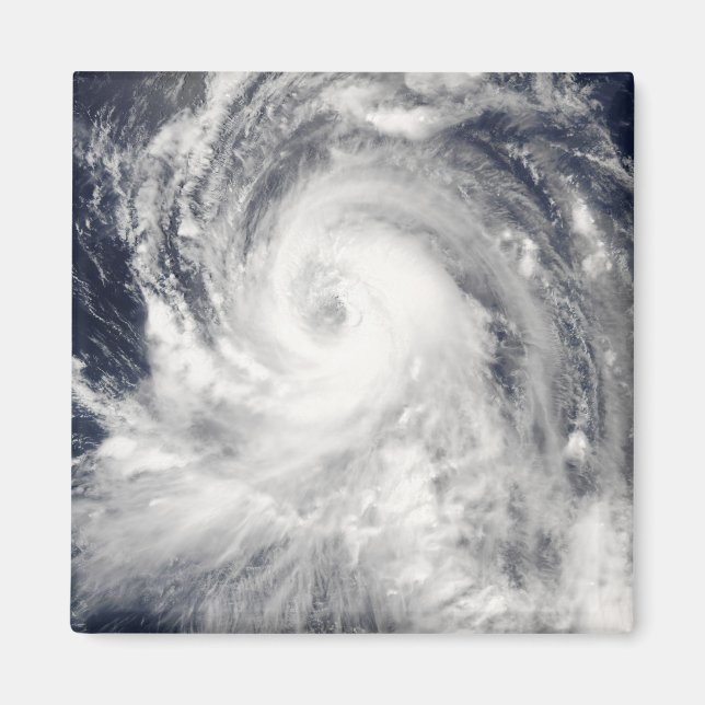 Typhoon Tingting over Northern Mariana Isla Magnet (Framsidan)
