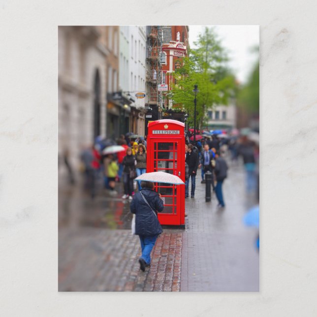 Typical London - Glöm inte paraplyet Vykort (Framsida)