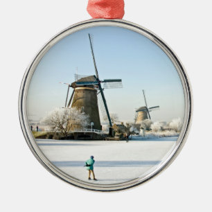 Typisk holländsk skridskoåkning på Kinderdijk Julgransprydnad Metall
