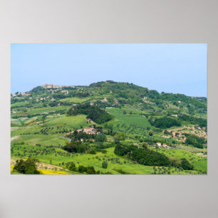 Typisk tusenskön landskapsbild med kullar - Italie Poster