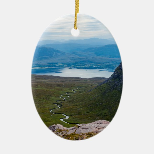 Typiskt skotskt höglandslandskap - Skottland Julgransprydnad Keramik (Framsidan)
