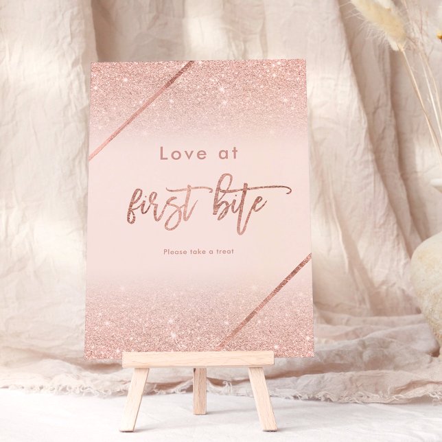 Typografi av den  rosan ro guld glitter inbjudningar (Rose gold glitter typography blush pink sign invitation , first bite)