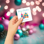Typografi av Julgranar i färgen Cute Modern Fyrkantigt Klistermärke<br><div class="desc">Den nutida,  moderna och rustiska jultorg med Helgdag som innehåller vackra små skogar av Julgranar och God jul i modern typografi och nyans av teal,  skarp rosa,  gult och orange! Modern än-retro! Kontakta oss på cedarandstring@gmail.com om du behöver hjälp med designen eller matchande produkter.</div>