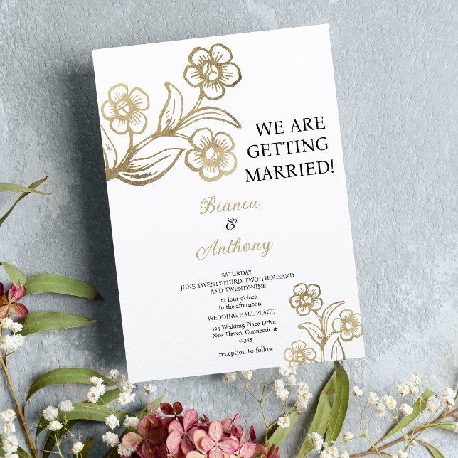 Typografi av lyxvit guld blommigt bröllop inbjudningar (Luxury white gold typography floral wedding)