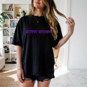 Typografi av Witchy Wisdom lila T Shirt