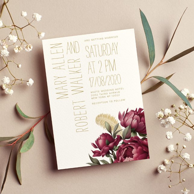 Typografi, burgundi, guld, blommigt bröllop inbjudningar (Typography burgundy gold peonies floral wedding)