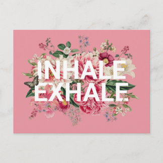 Typografi för Inhale Exhale Blommigt Vykort