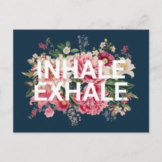 Typografi för Inhale Exhale Blommigt Vykort