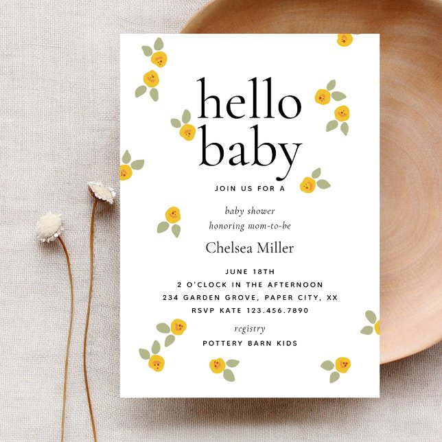 Typografi Gult Blommigt Hej Babykläder Inbjudningar (Skapare uppladdad)
