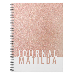 Typografi i journal med glitter i ro anteckningsbok