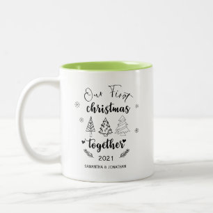 Typografi vår första jul tillsammans Två-Tonad mugg