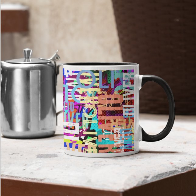 Typografisk modern konst överlappad Färg Namn Mugg (Skapare uppladdad)