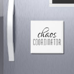 Typografisk text för Chaos-koordinator Magnet<br><div class="desc">En enkel utformning av "kaoskoordinator" i en roligt svart typografisk text. Perfekt för mamma,  lärare,  idrottsteam eller chef.</div>