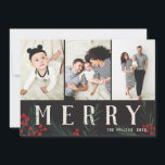 Typografiska botanicals 3 Photo Collage Merry Julkort<br><div class="desc">Helt och hållet anpassade på alla sätt som är möjligt, denna nya helgdag innehåller våra ursprungliga handmålade vinterbär och bladverk. Det djärva moderna hälsning som är sammanflätat mellan teckningarna gör ett typiskt påstående som utmärker sig. Den här samlingen innehåller fotoalternativ och samlingsalternativ för många som passar dina fotoinställningar. Kortets baksida...</div>
