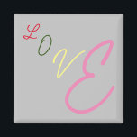 Typografiskt Kärlek Magnet<br><div class="desc">Magnet med ord kärlek i färglöst brev</div>