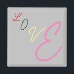 Typografiskt Kärlek Magnet<br><div class="desc">Magnet med ord kärlek i färglöst brev</div>