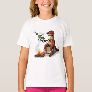Tyrannosaurus Rex kokar mat över en Campfire. T Shirt