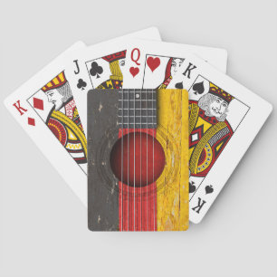 Tysk flagga på den gammala akustiska gitarren casinokort
