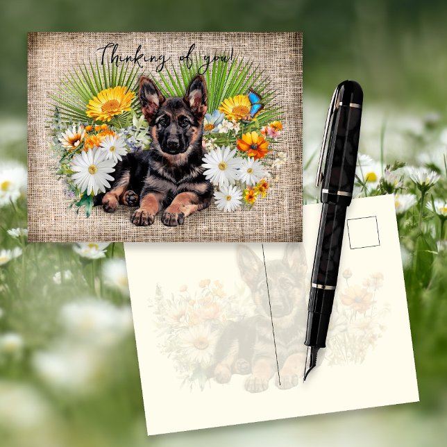 Tysk Schäferhund i vilda blommor anpassad vykort (Skapare uppladdad)