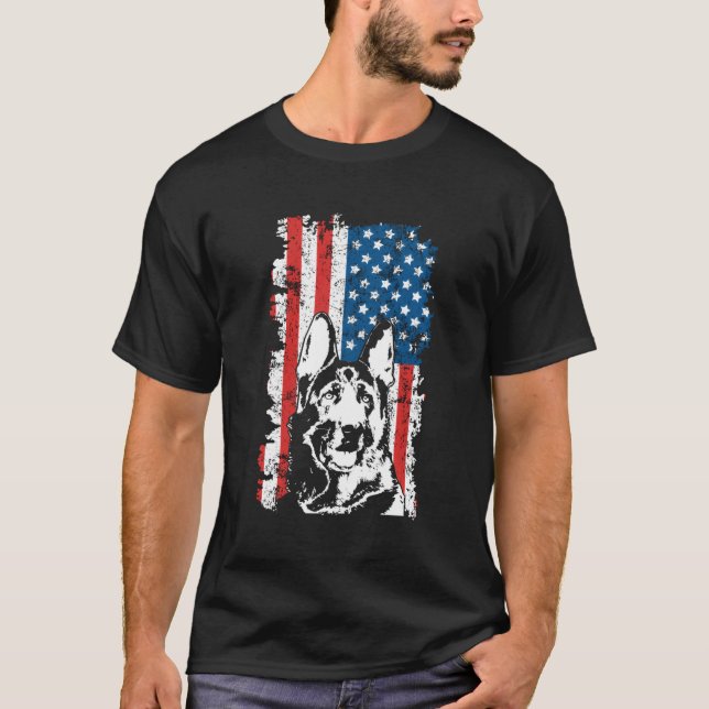 Tysk Shepherd American Flagga T Shirt (Framsida)
