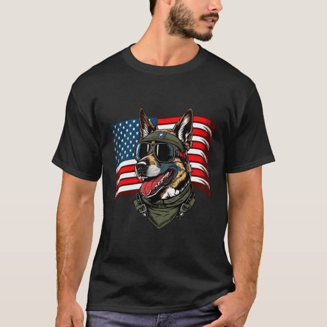Tysk Shepherd American Hund Soldier 4:e juli T Shirt (Framsida)