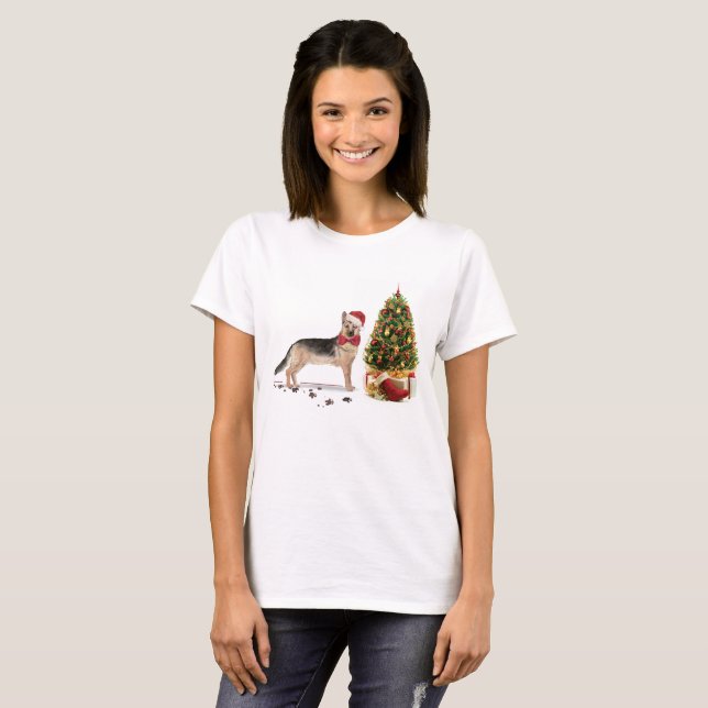 Tysk Shepherd Funny jul Hund med Träd T Shirt (Hel framsida)