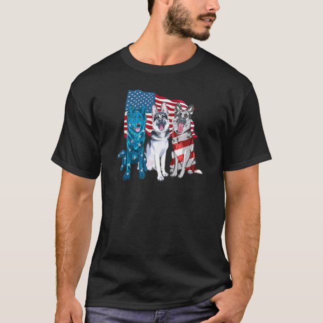 Tysk Shepherd Hund American Flagga 4:e juli Fath T Shirt (Framsida)