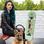 Tysk Shepherd Hund Bild Monogrammed Grönt Mini Skateboard Bräda 18,5 Cm<br><div class="desc">En coola hund hade ett temat skateboard för hundälskare,  med en bild av en tysk Shepherd hund på ljust grönt bakgrund. Anpassa med mottagarens inledande som ett monogram för den avslutande beröringen.</div>