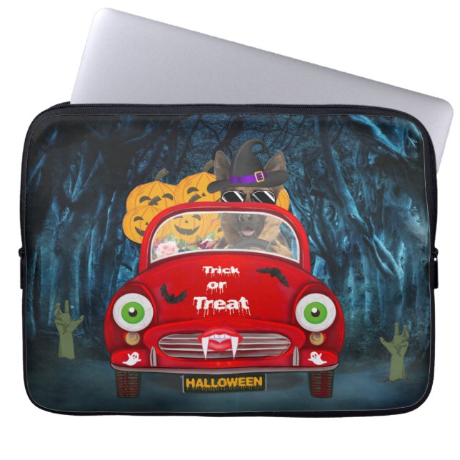Tysk Shepherd Hund Driving Car Scary Halloween Laptop Fodral (Framsidan)