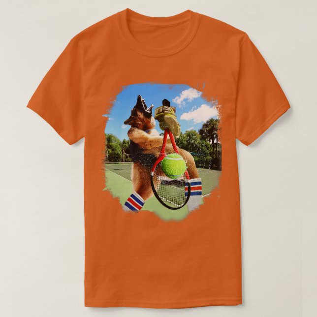 Tysk Shepherd Hund Play Tennis T Shirt (Design framsida)