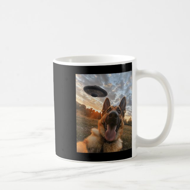Tysk Shepherd Hund Selfie with Ufos Utomjordingars Kaffemugg (Höger)