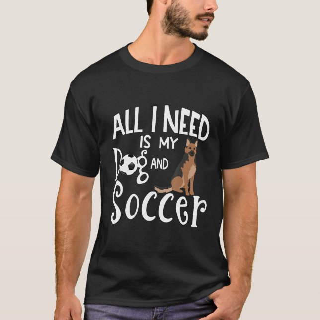 Tysk Shepherd Hund Soccer Player Player T Shirt (Framsida)