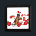 Tysk Shepherd hund w jul Gifts Santa Hat Minnesask<br><div class="desc">En söt tysk Shepherd hund sitta med julprydnader och julklappar på sig julhatt. Ett perfekt sätt att fira jul!</div>