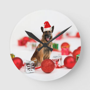 Tysk Shepherd hund w jul Gifts Santa Hat Rund Klocka