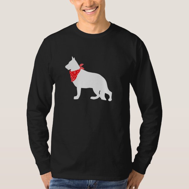 Tysk Shepherd Hund Wearing Red Bandana T Shirt (Framsida)