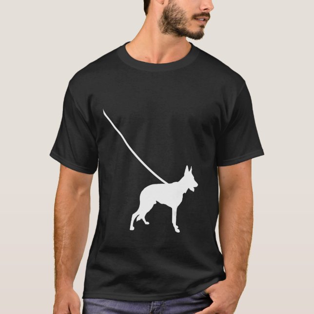 Tysk Shepherd på en Leash GSD Hund Mamma Pappa Pet T Shirt (Framsida)