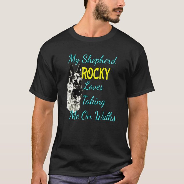 Tysk Shepherd Rocky Hund y Kärlek T Shirt (Framsida)